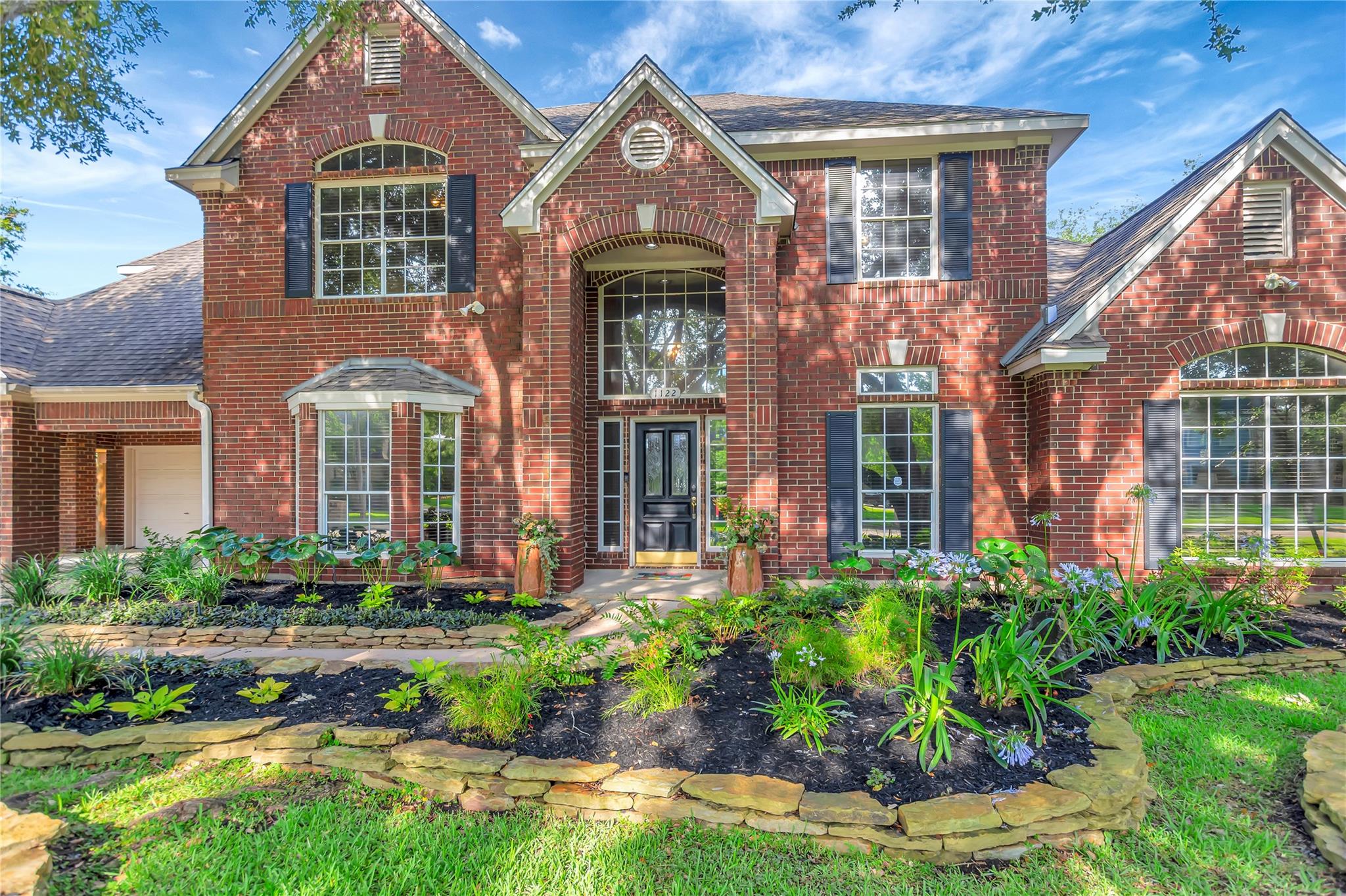 1122 Lake Country Drive