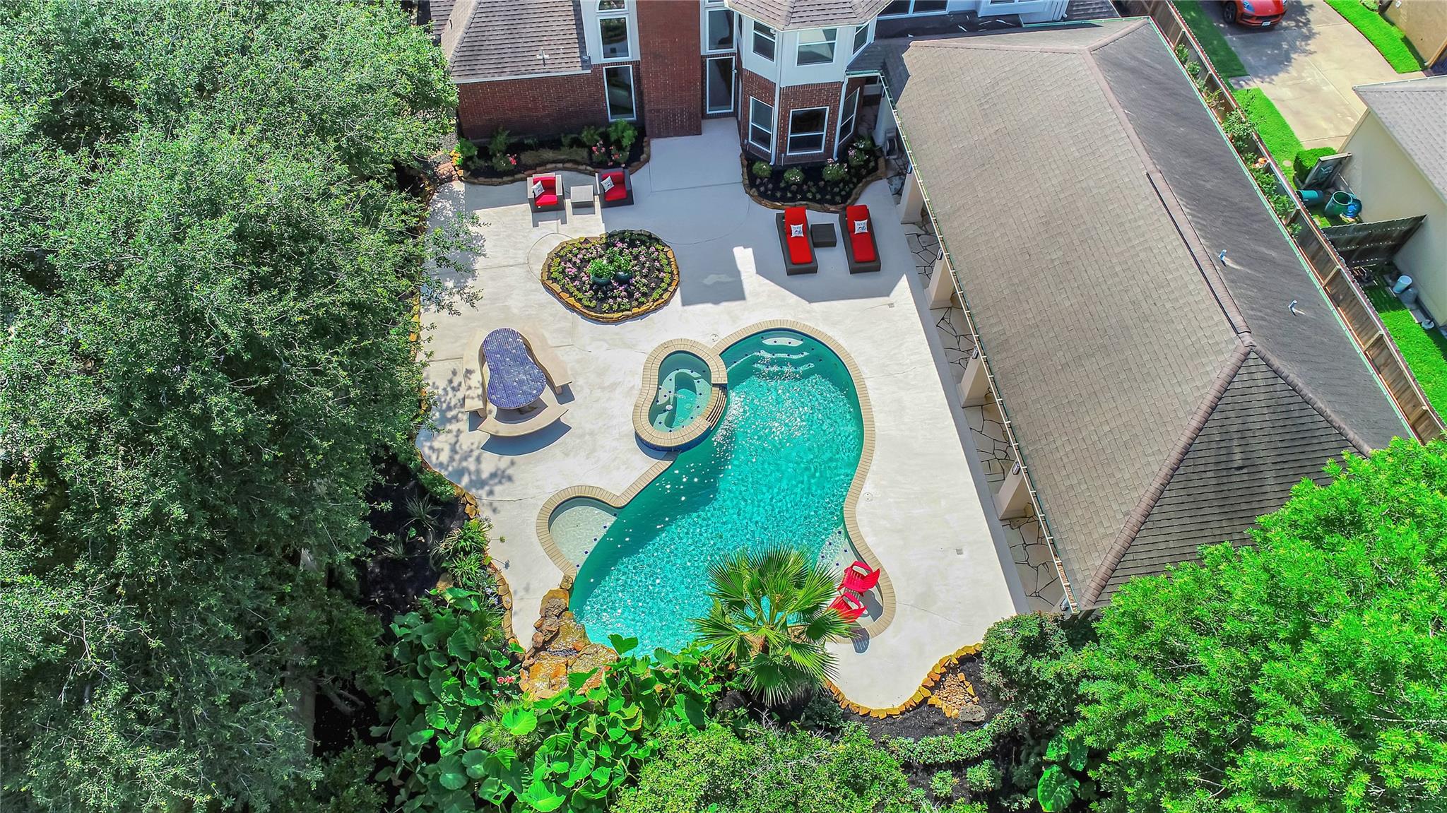 1122 Lake Country Drive