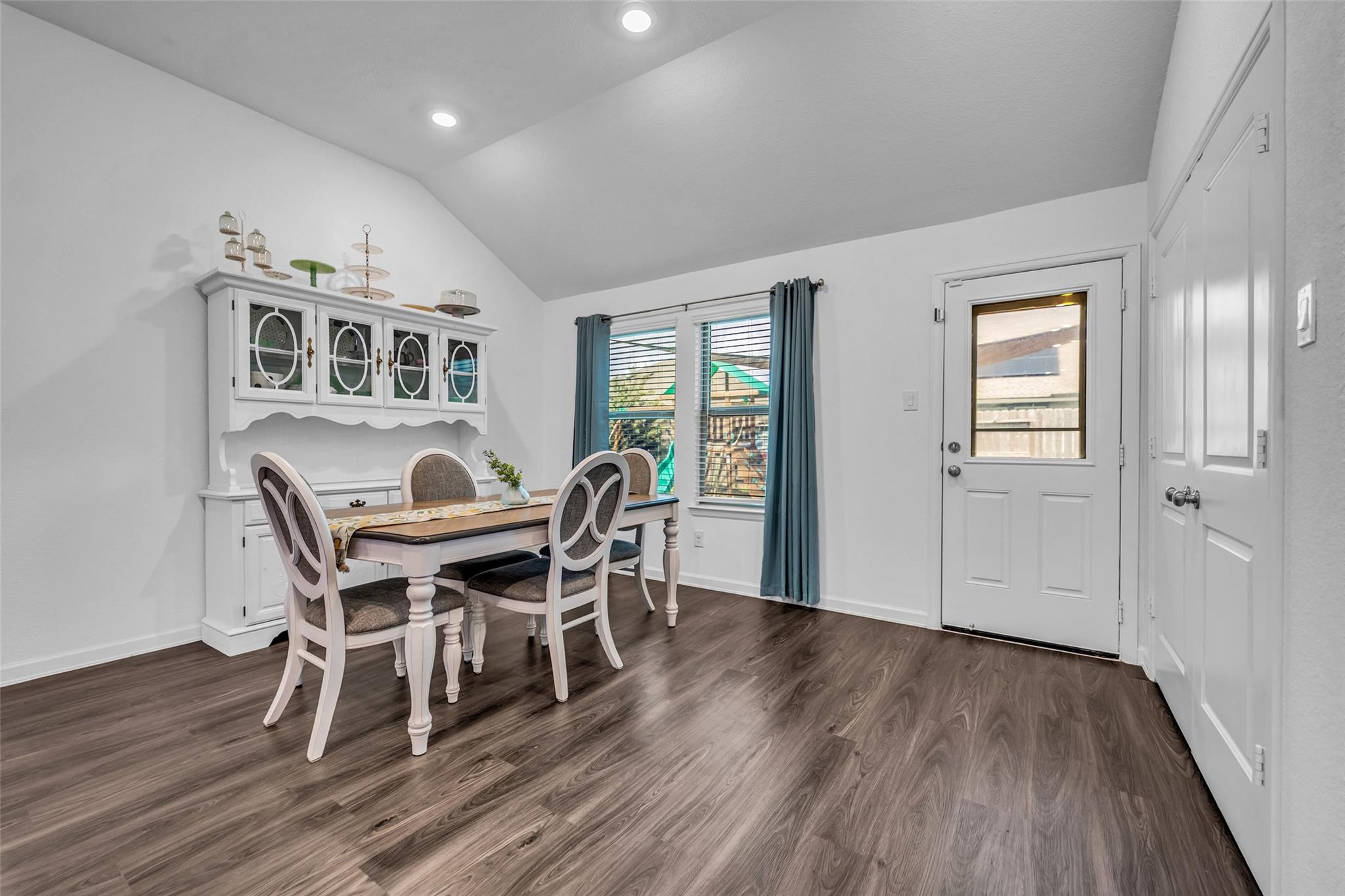 4823 Chestnut Valley Lane