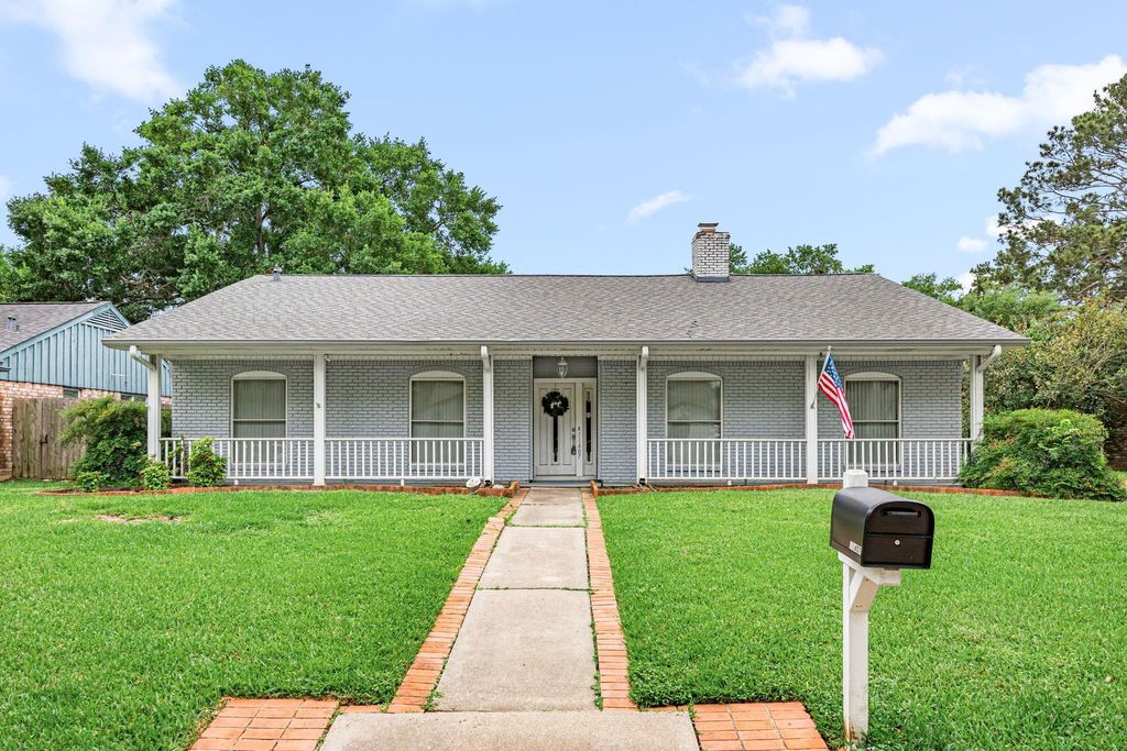 Photo of 11407 Valley Spring Drive, Houston, TX 77043 (MLS # 31658051)