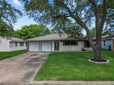 Photo of 2106 19th Avenue N, Texas City, TX 77590 (MLS # 68584117) Photo of 2106 19th Avenue N, Texas City, TX 77590 (MLS # 68584117)