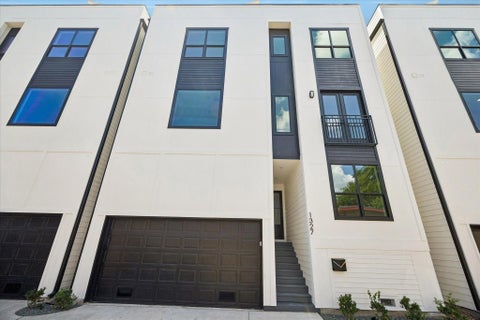 Photo of 1325 W 22nd Street, Houston, TX 77008 (MLS # 54986373)
