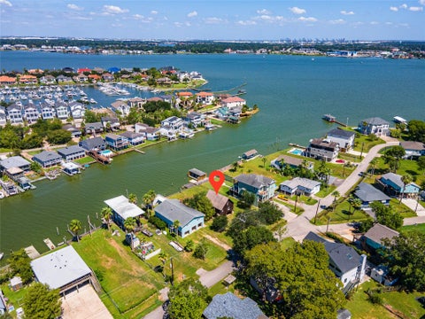 Photo of 2124 Cove Park Drive, Kemah, TX 77565 (MLS # 76246561)