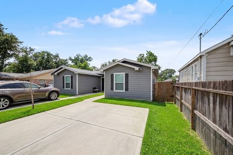 Photo of 5409 Nielan Street St #B, Houston, TX 77028 (MLS # 45541886)