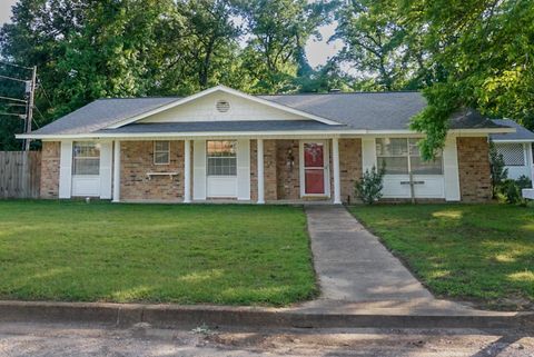 Photo of 111 Valley Lane, Crockett, TX 75835 (MLS # 70300811)