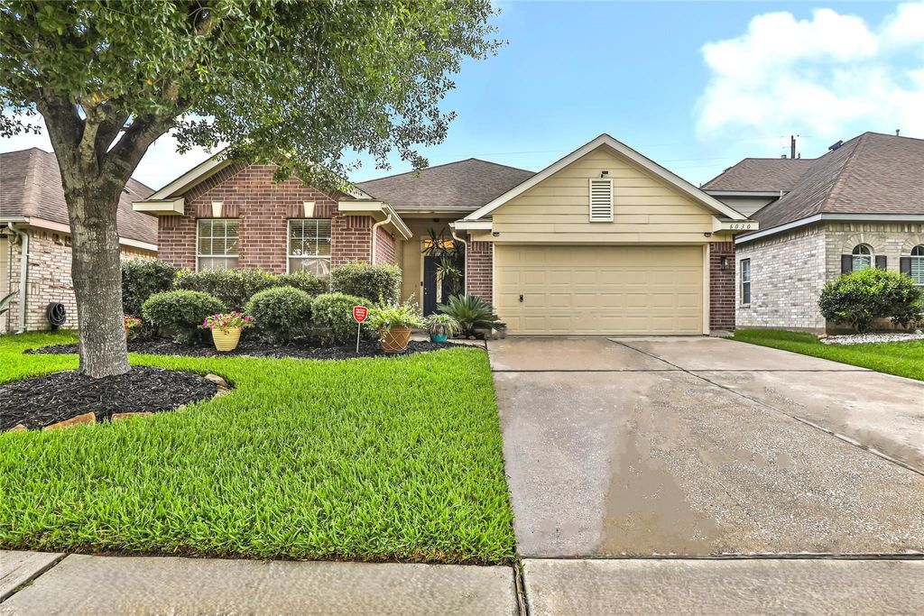 Photo of 6030 Sandy Creek Drive, Baytown, TX 77523 (MLS # 12084148)