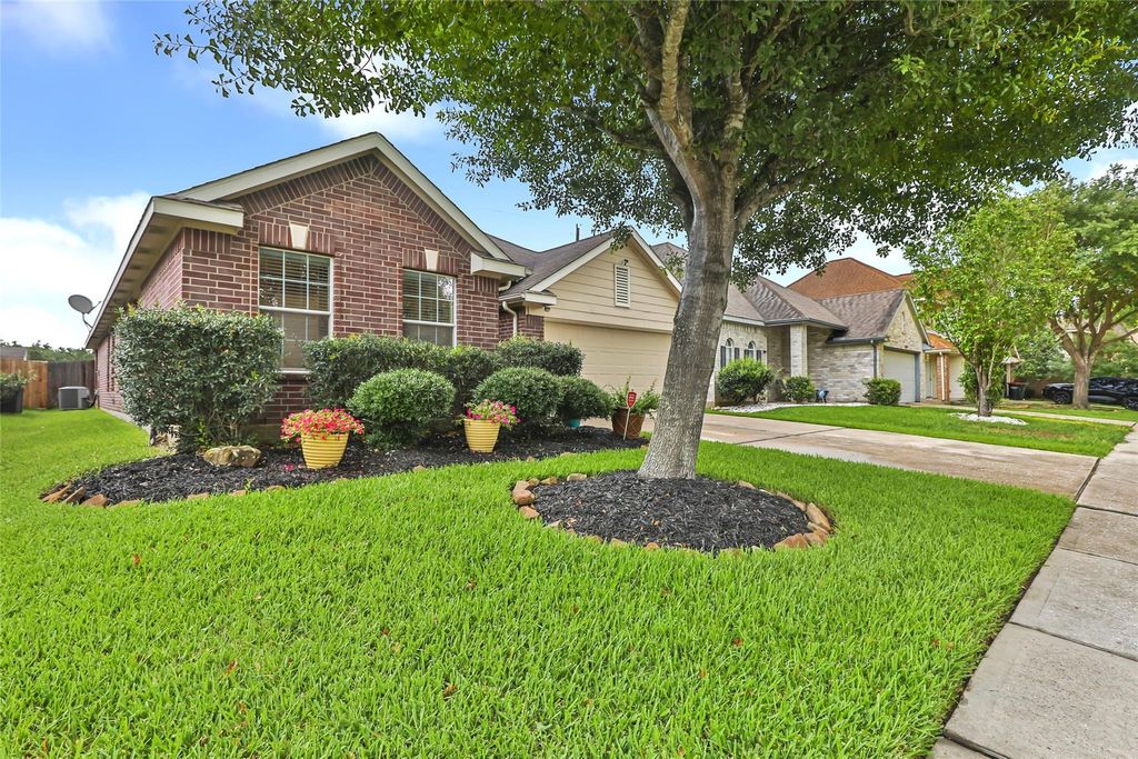 Photo of 6030 Sandy Creek Drive, Baytown, TX 77523 (MLS # 12084148)
