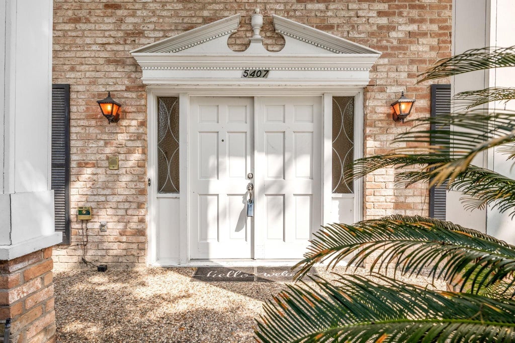 Photo of 5407 Old Lodge Drive, Houston, TX 77066 (MLS # 33777532)