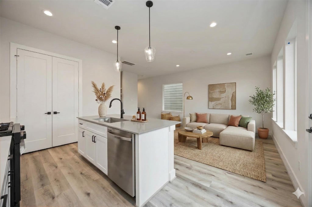 Photo of 6107 De Campo Street, Houston, TX 77091 (MLS # 98407617)