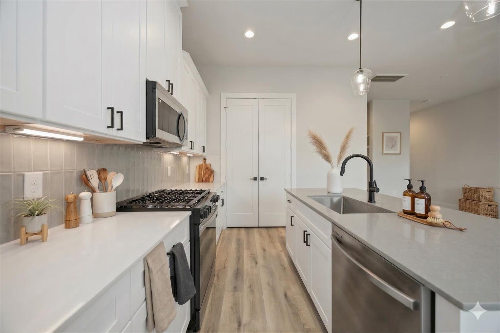 Photo of 6107 De Campo Street, Houston, TX 77091 (MLS # 98407617)