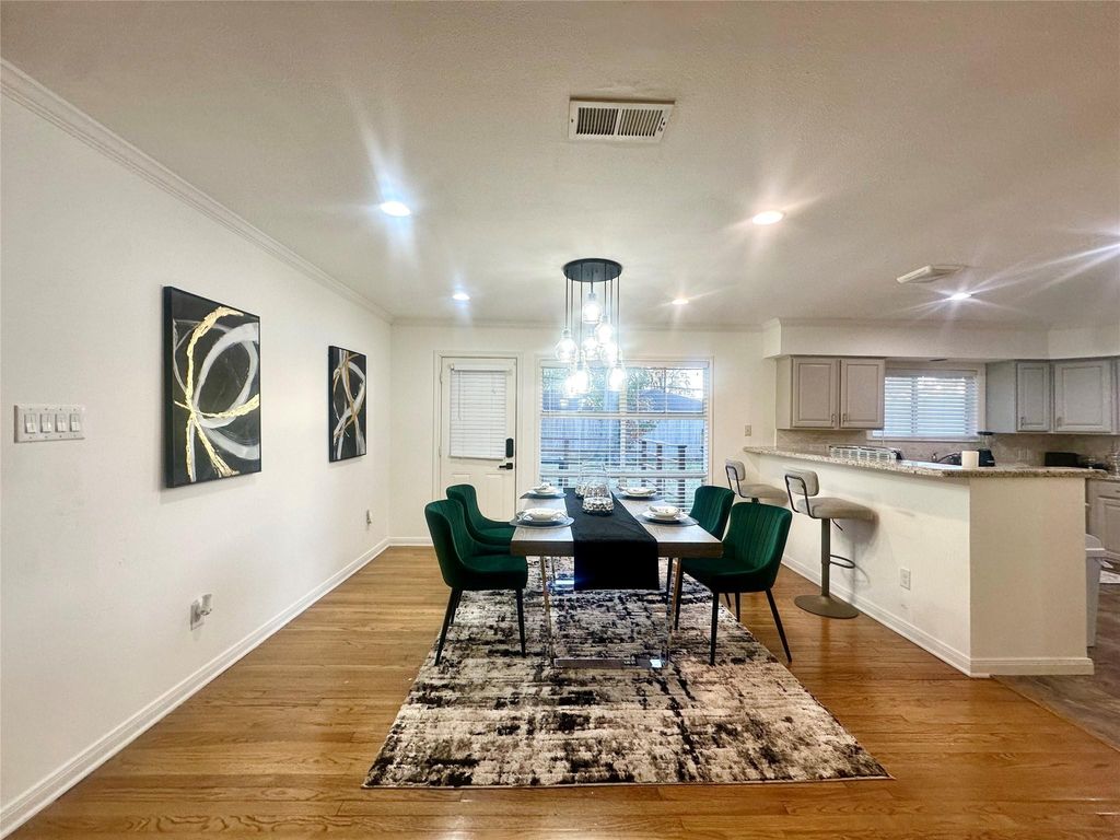 Photo of 5329 Pagewood Lane, Houston, TX 77056 (MLS # 16456671)