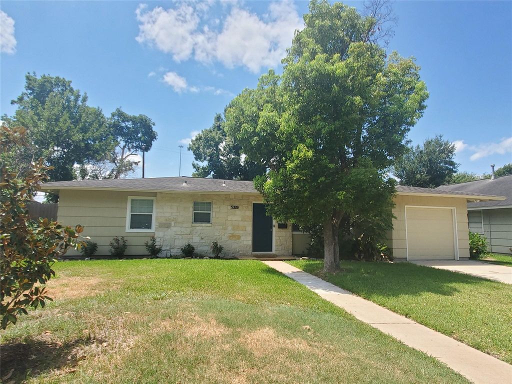 Photo of 5329 Pagewood Lane, Houston, TX 77056 (MLS # 16456671)