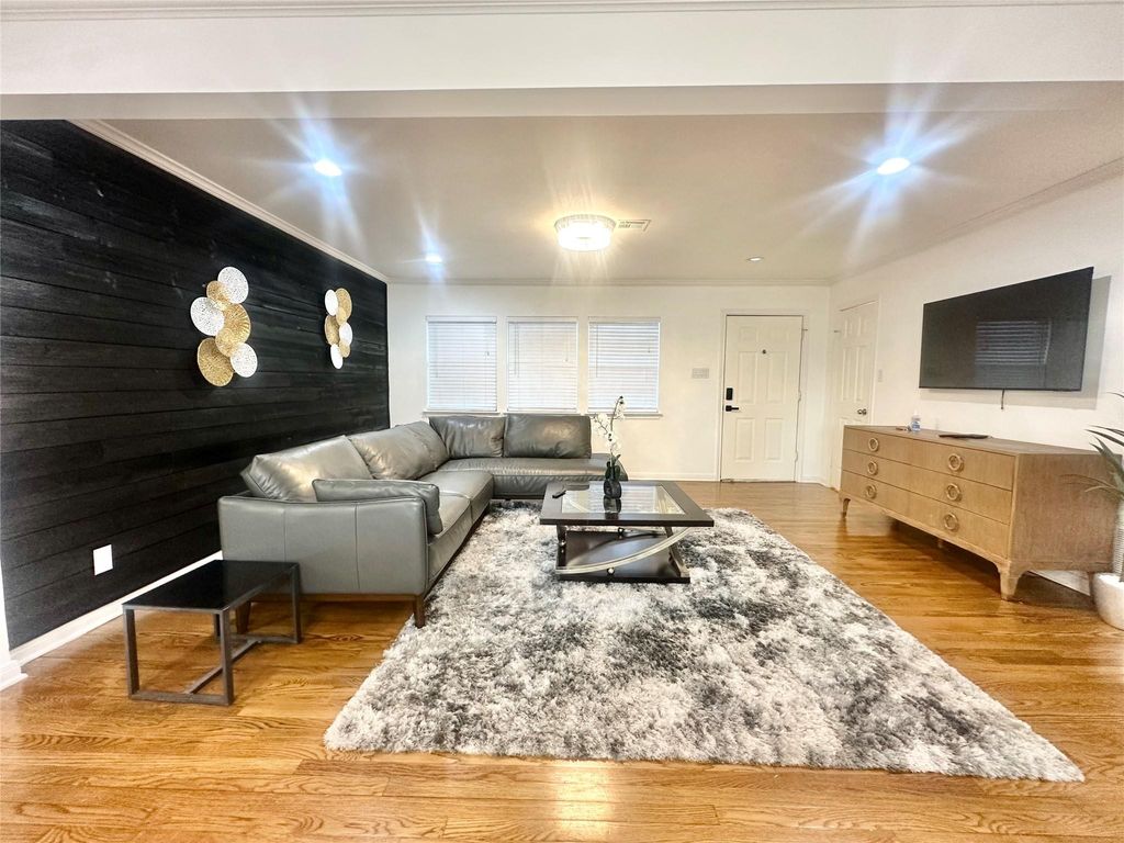 Photo of 5329 Pagewood Lane, Houston, TX 77056 (MLS # 16456671)