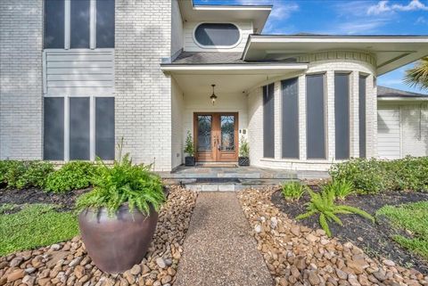 Photo of 1627 Lake Bluff Drive, El Lago, TX 77586 (MLS # 57481474)