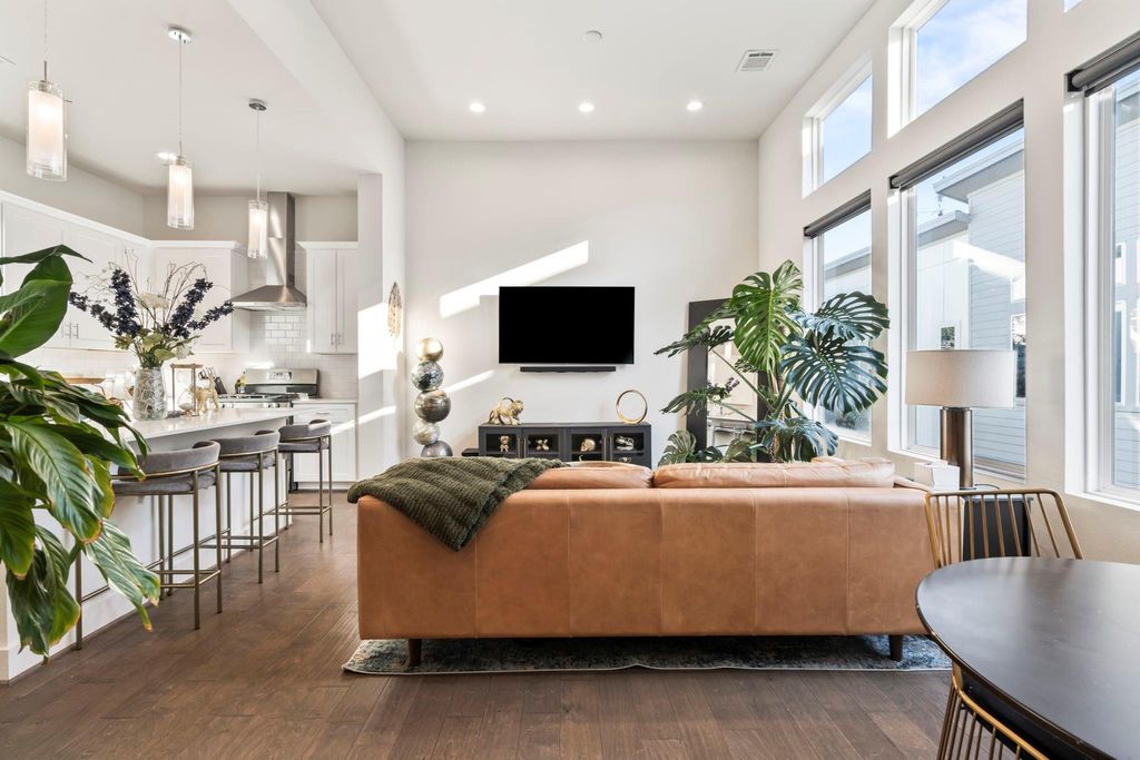 Photo of 2210 Lou Ellen Lane #E, Houston, TX 77018 (MLS # 62154321)