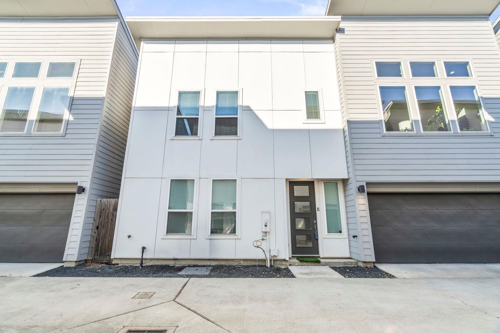 Photo of 2210 Lou Ellen Lane #E, Houston, TX 77018 (MLS # 62154321)