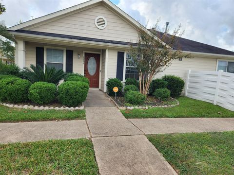 Photo of 1639 Nichole Woods Drive, Houston, TX 77047 (MLS # 29656642)