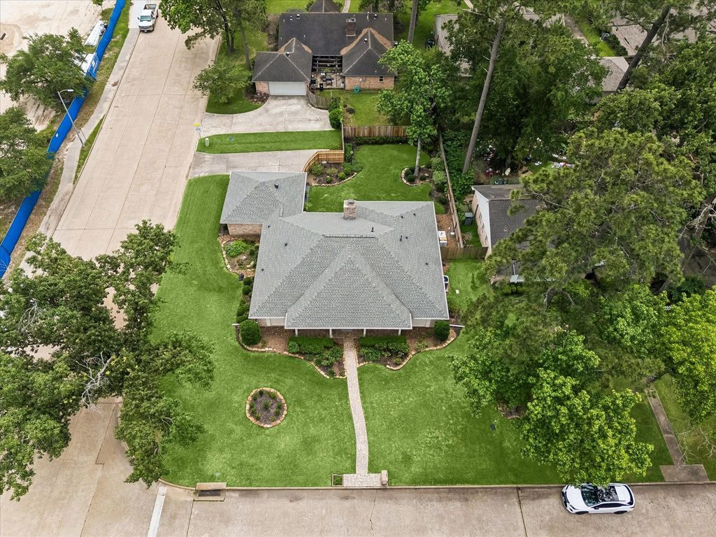 Photo of 1926 Twin Springs DR, Kingwood, TX 77339 (MLS # 91048105)