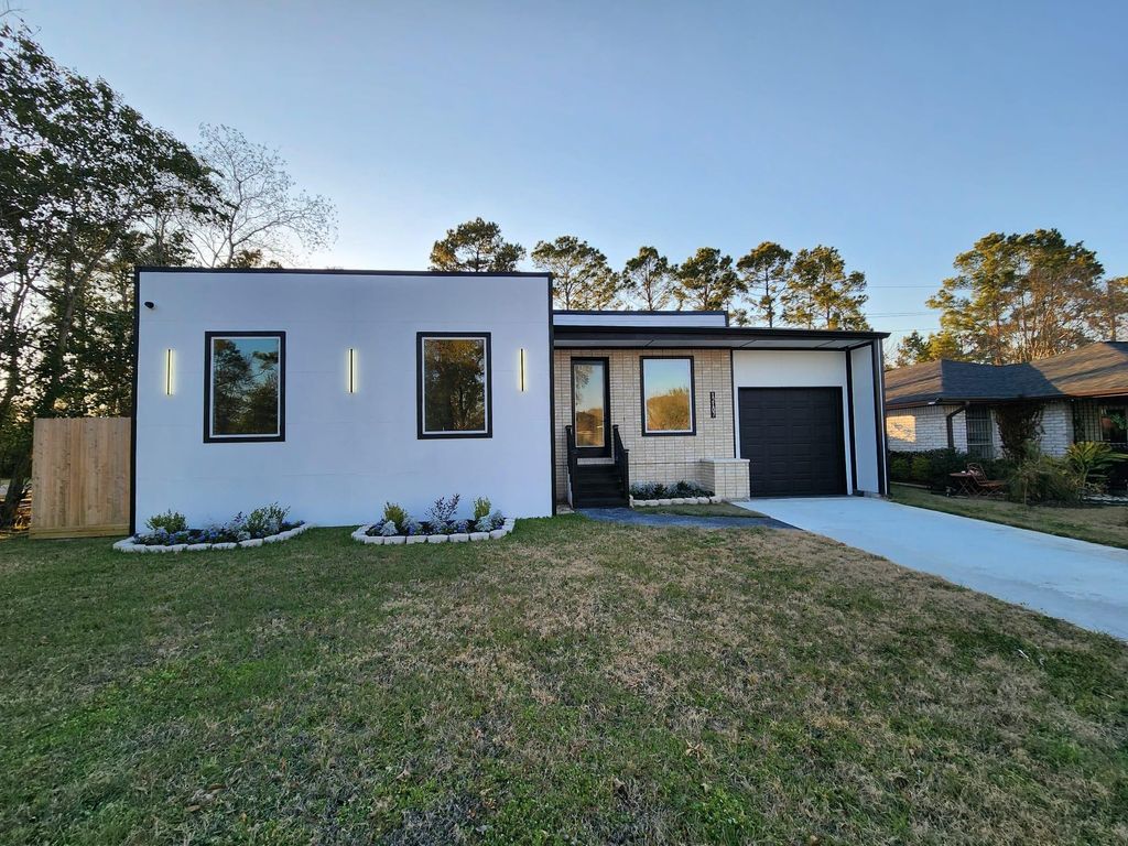 Photo of 12107 Haroldson Forest Drive, Houston, TX 77044 (MLS # 68615958)