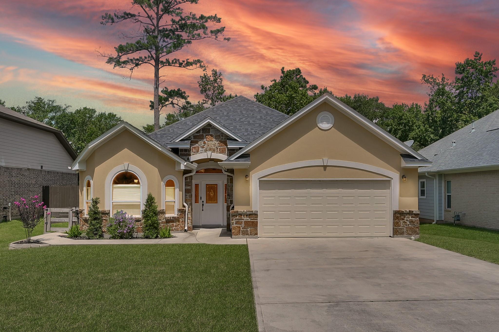 2371 La Salle Woods