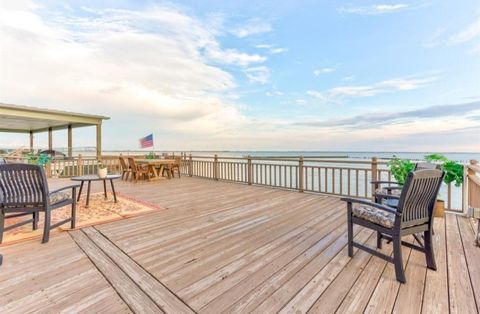 Photo of 423 Hana Drive, Tiki Island, TX 77554 (MLS # 48416698)