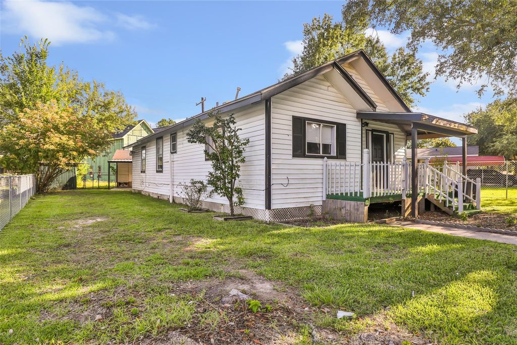 Photo of 105 Graham Street, Baytown, TX 77520 (MLS # 75413828)