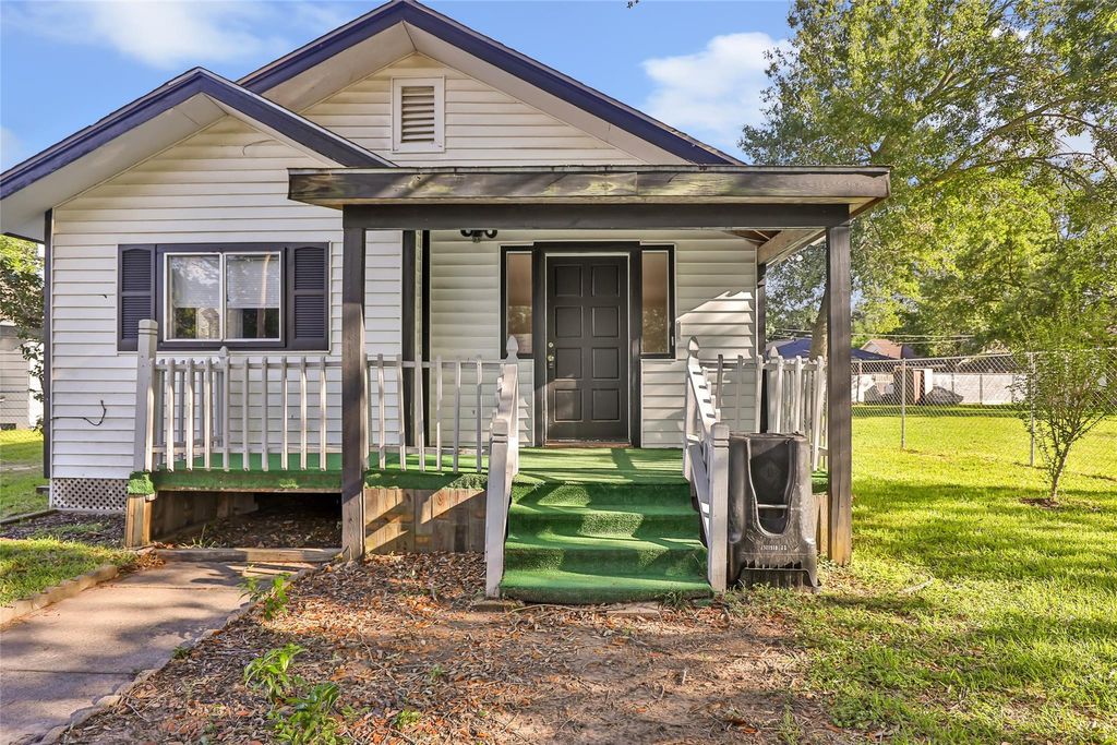 Photo of 105 Graham Street, Baytown, TX 77520 (MLS # 75413828)