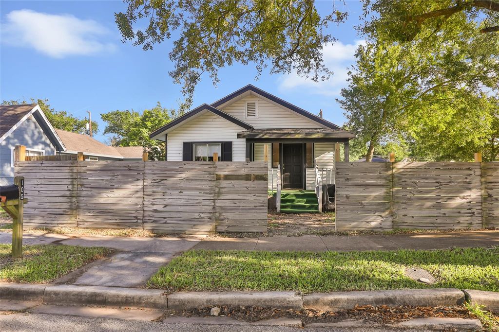 Photo of 105 Graham Street, Baytown, TX 77520 (MLS # 75413828)
