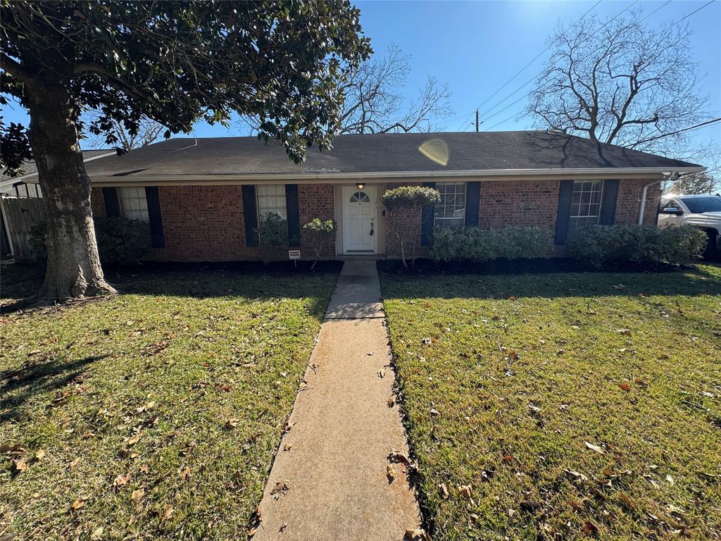 Photo of 171 Bluebonnet Street, Sugar Land, TX 77478 (MLS # 2188527)