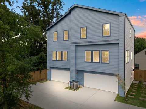 Photo of 891 Lucky Street #B, Houston, TX 77088 (MLS # 43444908)