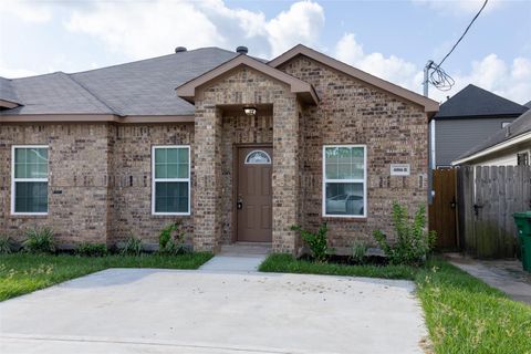 Photo of 4006 Aledo Street #B, Houston, TX 77051 (MLS # 47016534)