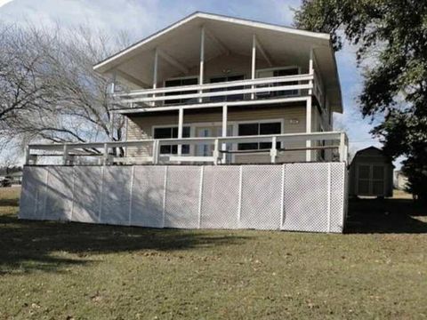 Homes For Sale - 57 Lake Shore Lane<br/> Riverside, TX 77320