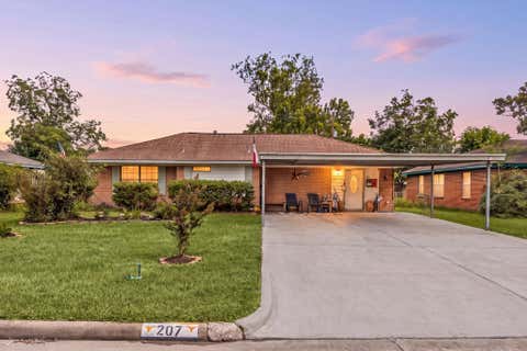 Photo of 207 Chandler Drive, Baytown, TX 77521 (MLS # 53326557)
