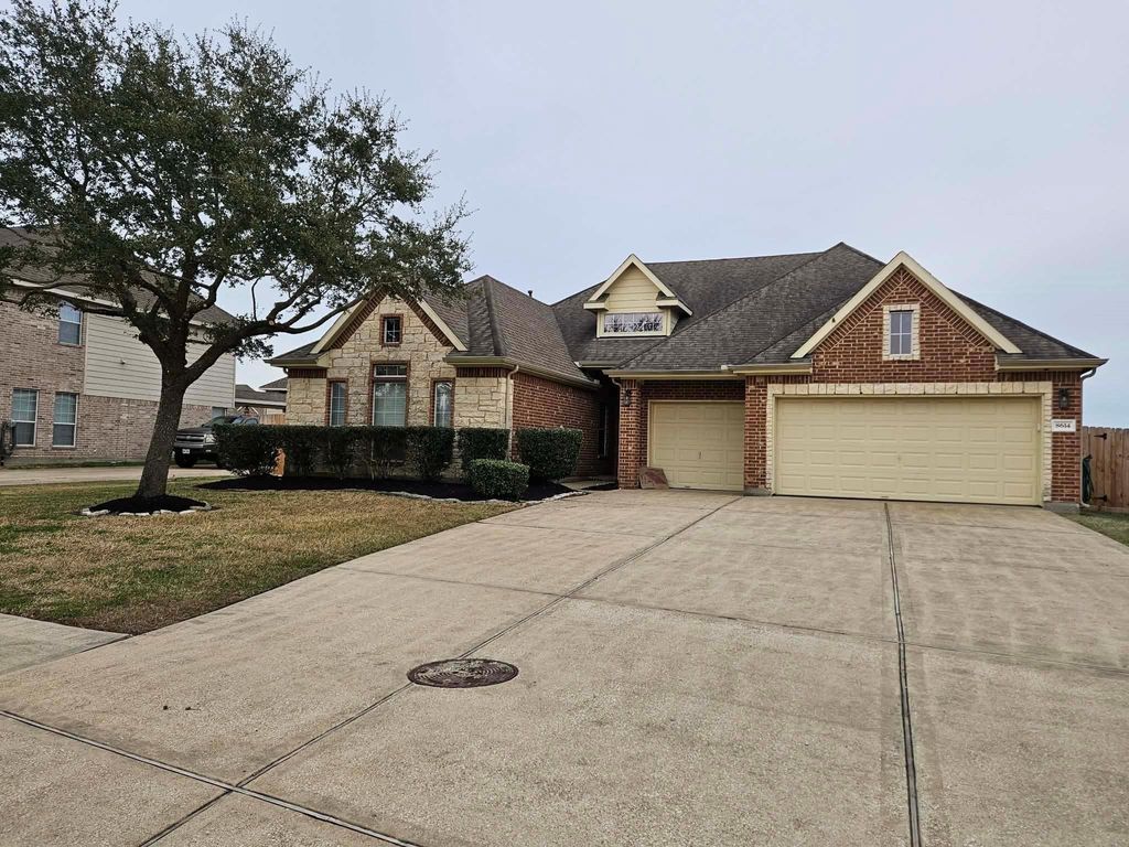 Photo of 8614 Briar Oaks Lane, Baytown, TX 77523 (MLS # 11098818)