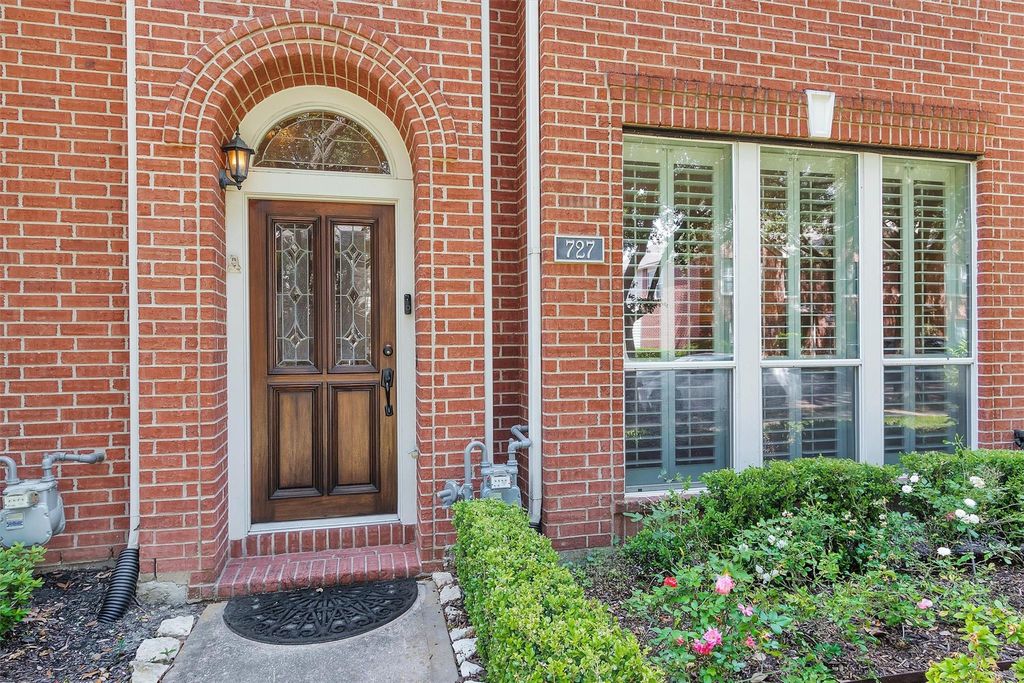 Photo of 727 W Heights Hollow Lane, Houston, TX 77007 (MLS # 73418118)