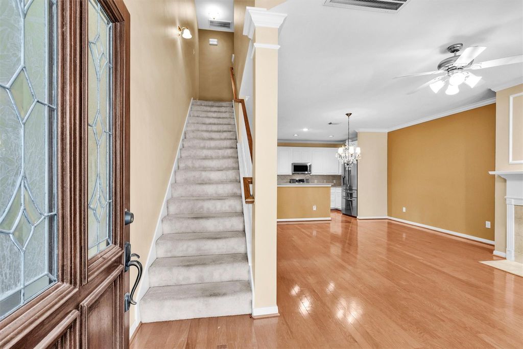 Photo of 727 W Heights Hollow Lane, Houston, TX 77007 (MLS # 73418118)