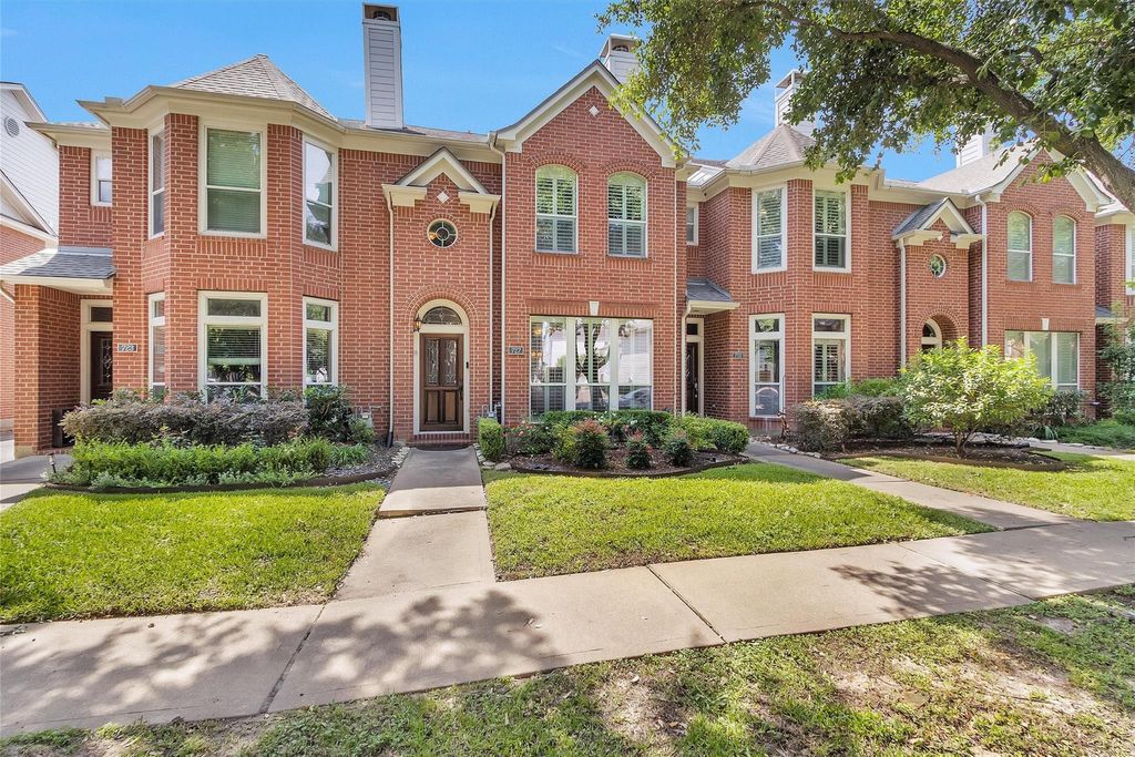 Photo of 727 W Heights Hollow Lane, Houston, TX 77007 (MLS # 73418118)