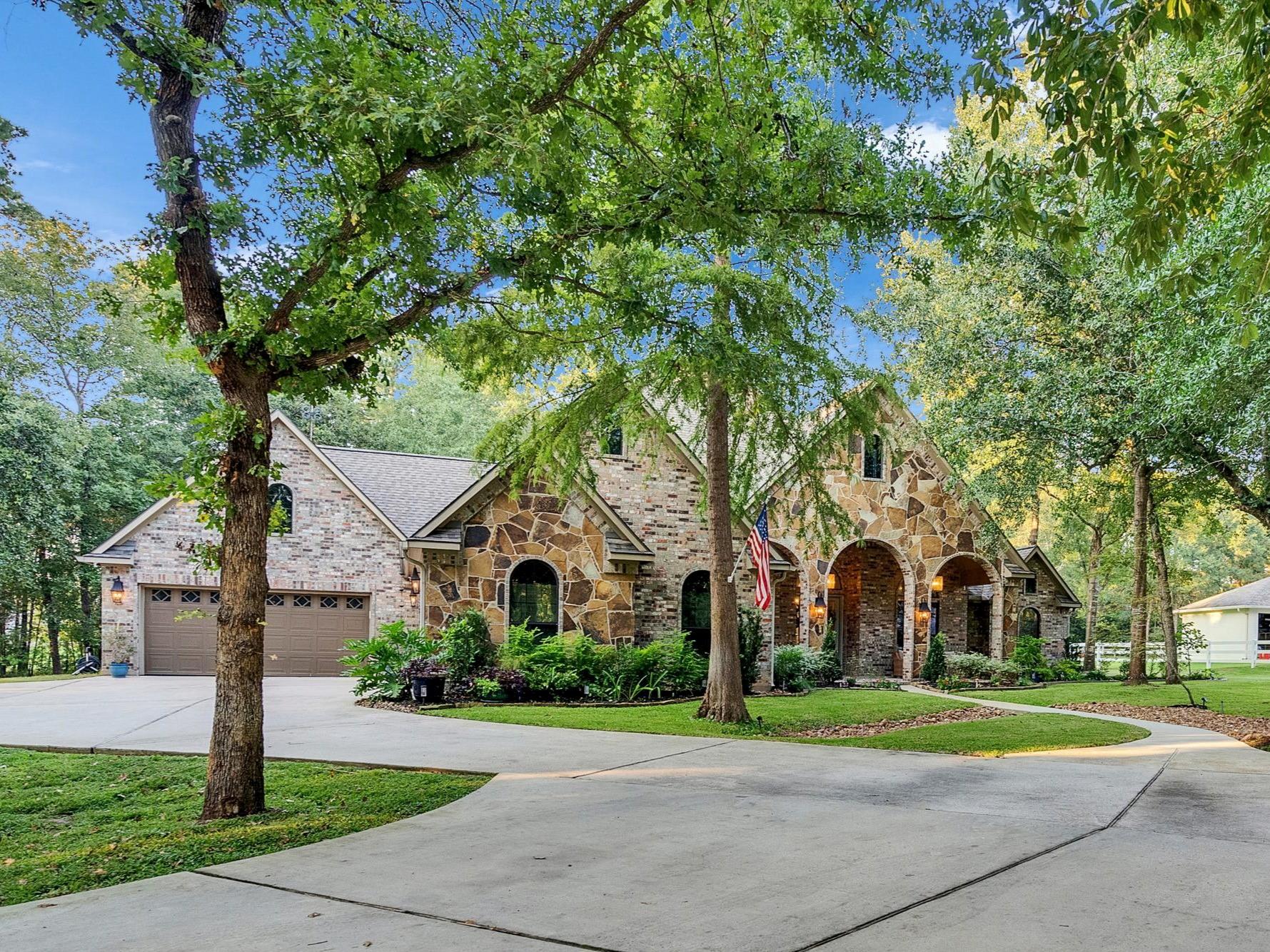 15632 Queen Victoria Court