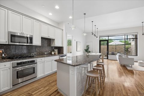 Photo of 5005 Hidalgo Street #210, Houston, TX 77056 (MLS # 57856968)