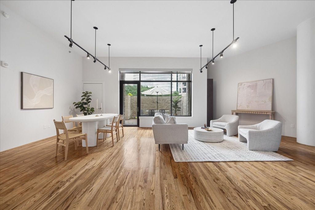 Photo of 5005 Hidalgo Street #210, Houston, TX 77056 (MLS # 57856968)