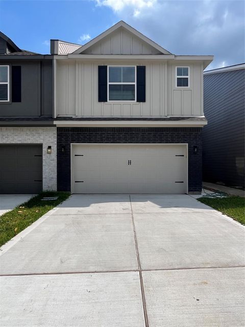 Photo of 114 Capetown Circle, Conroe, TX 77356 (MLS # 6870004) Photo of 114 Capetown Circle, Conroe, TX 77356 (MLS # 6870004)