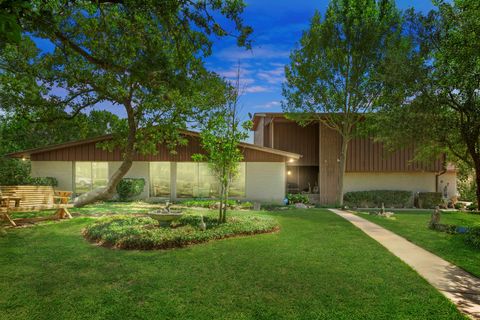 Photo of 707 Scenic Drive, Baytown, TX 77521 (MLS # 30796061)