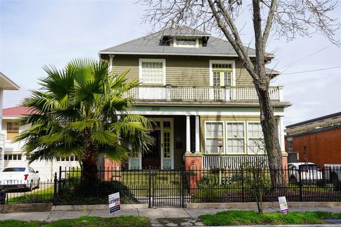 Photo of 3016 Avenue O, Galveston, TX 77550 (MLS # 39767210)