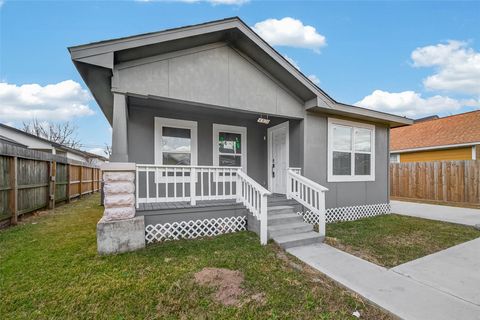 Photo of 4309 Beggs Street, Houston, TX 77009 (MLS # 52505412)