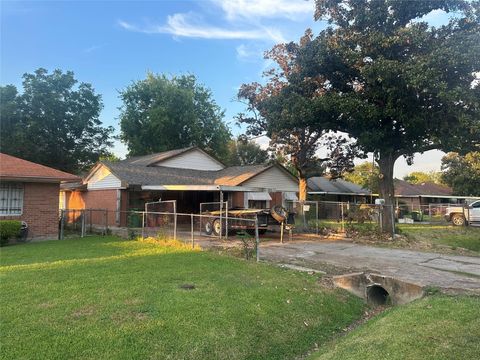 Photo of 513 Sunnyside Street, Houston, TX 77076 (MLS # 44384039) Photo of 513 Sunnyside Street, Houston, TX 77076 (MLS # 44384039)