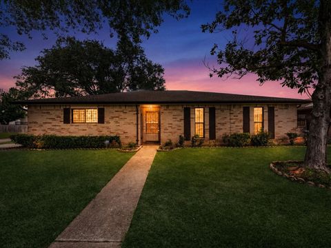 Photo of 7654 Westbank Avenue, Houston, TX 77064 (MLS # 71932913)