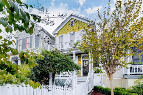 Photo of 1711 Winnie Street, Galveston, TX 77550 (MLS # 26178691)