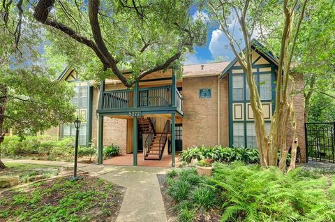 Photo of 8277 Kingsbrook Road #254, Houston, TX 77024 (MLS # 52209813)