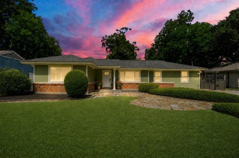 Photo of 410 Kyle Street, Sugar Land, TX 77478 (MLS # 12986756)