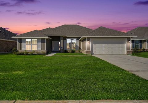 Photo of 5 Keystone Court, Angleton, TX 77515 (MLS # 69873345)